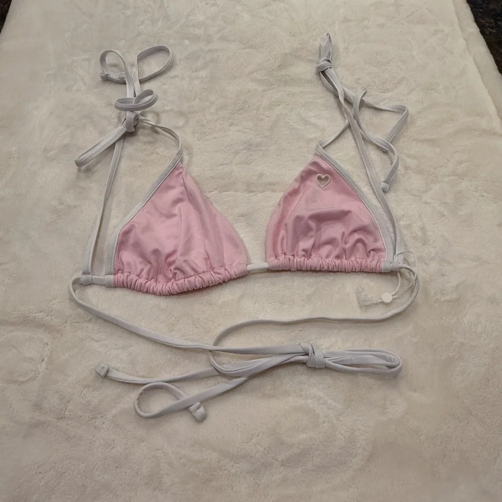 New! Frankies Bikinis Alessa Bikini Top pink with heart cutout 31075